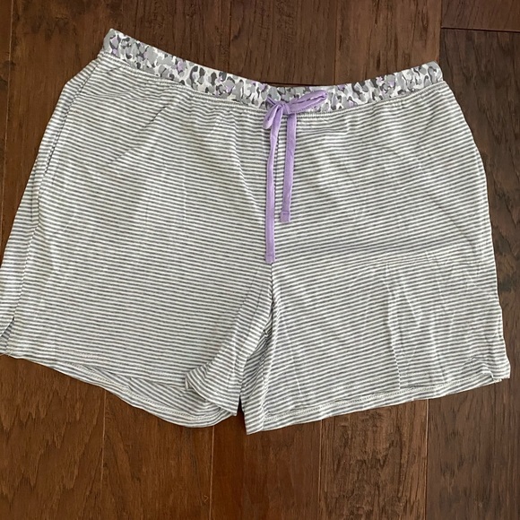 Carole Hochman Shorts. Size M - Picture 1 of 3
